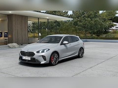 BMW 1-serie - 120 M Sport Automaat / Achteruitrijcamera / Sportstoelen / Comfort Access / Adaptieve LED