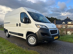 Peugeot Boxer - 330 2.0 BlueHDI L2H2 Premium | 3 Zitplaatsen | Bluetooth | Airco | Cruise