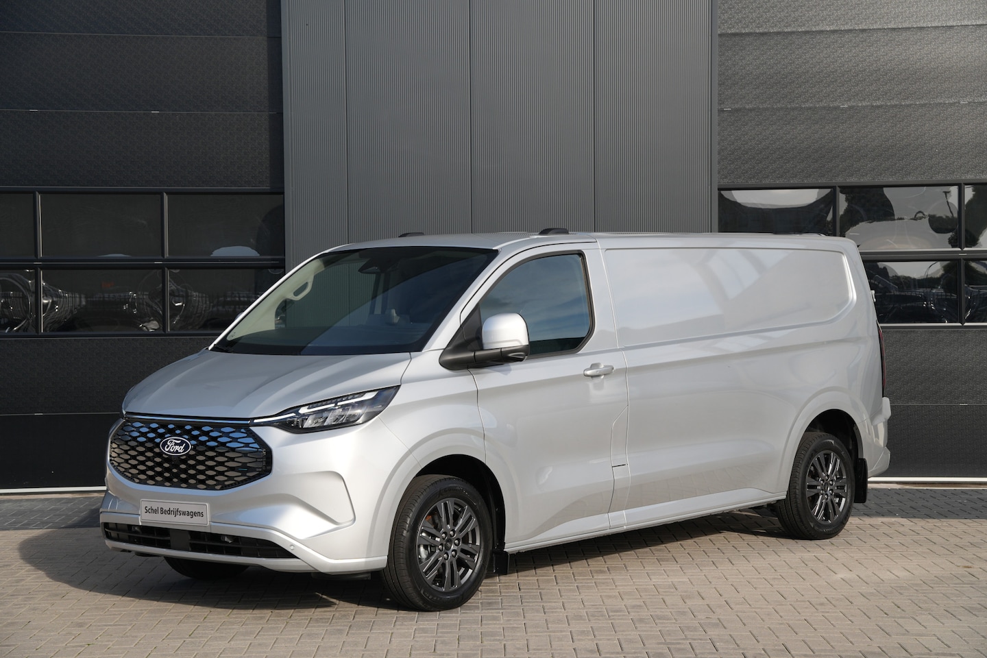 Ford Transit Custom - E-Transit 340 L2H1 Limited 71 kWh 218pk - ACC - 360 camera - Navigatie - Stoelverwarming - - AutoWereld.nl
