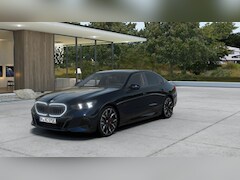 BMW 5-serie - 530e M Sport Automaat / Trekhaak / Panoramadak / Comfortstoelen / Comfort Access / Harman