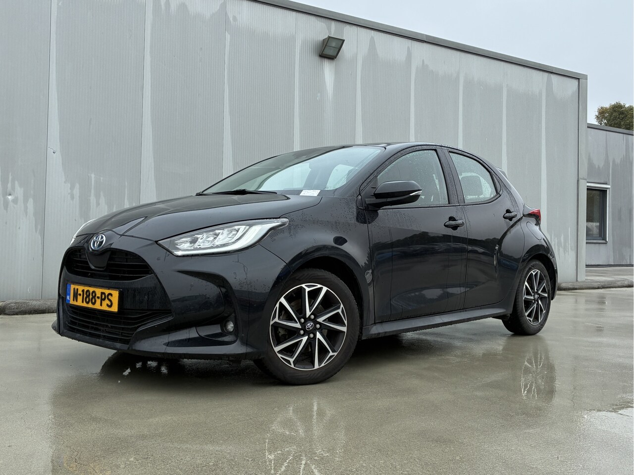 Toyota Yaris - 1.5 Hybrid Dynamic Automaat | Achteruitrijcamera | Cruise control adaptief | Keyless | DAB - AutoWereld.nl