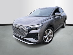 Audi Q4 e-tron - 45 S Edition 82 kWh 286pk SOH 100% / Navigatie / Trekhaak / 360-Camera / S-Line WM