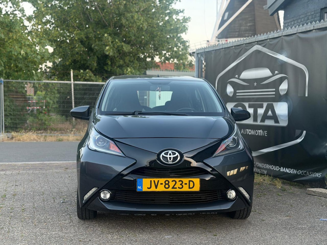 Toyota Aygo - 1.0 VVT-i x-play 1.0 VVT-i x-play - AutoWereld.nl