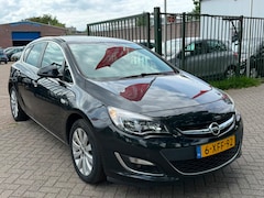 Opel Astra - 1.4 Turbo Sport 1e eigenaar achteruit camera navigatie parkeer sensor cruis control cv op
