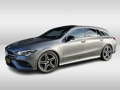 Mercedes-Benz CLA-Klasse - 180 AMG // Panormadak // Sfeerverlichting // Camera // Carplay // Night pakket