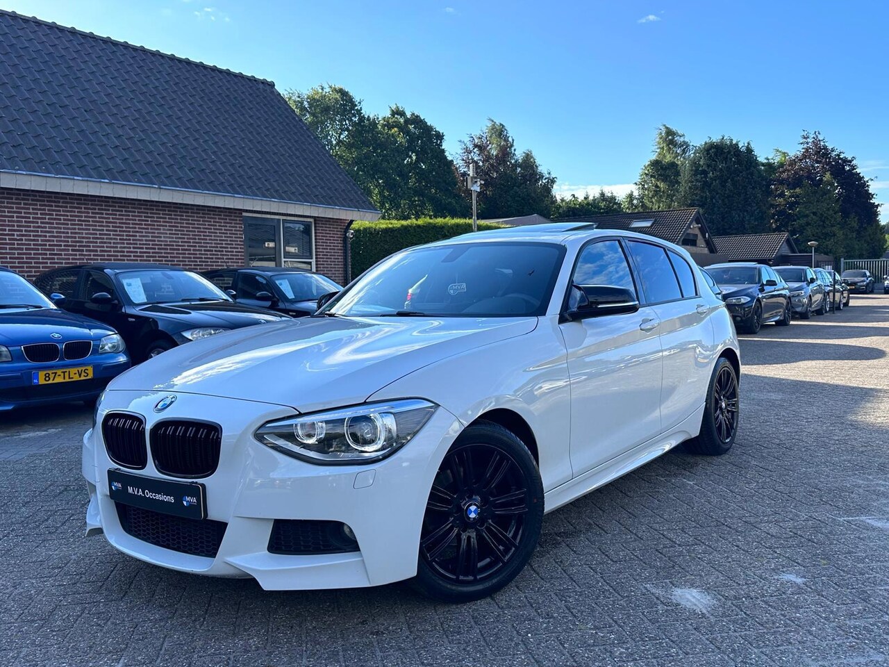 BMW 1-serie - 116i High Executive M sport|Nieuwe Ketting + Klepseals|Dakje|Xenon|Climate control|Cruise - AutoWereld.nl