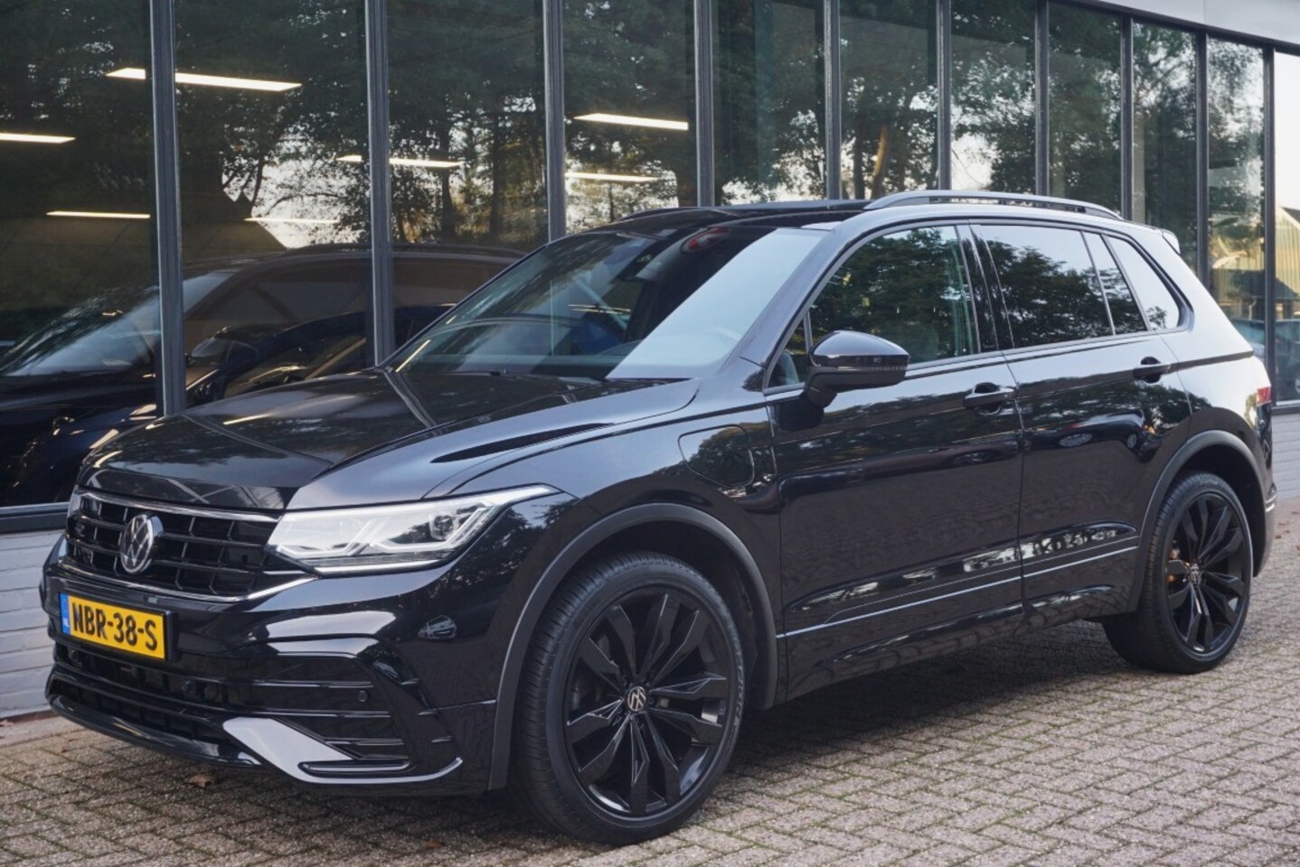 Volkswagen Tiguan - 1.4 TSI eHybrid R-Line Business+ Trekhaak/Camera! - AutoWereld.nl