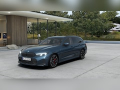 BMW 3-serie Touring - 330e M Sport Automaat / Trekhaak / Panoramadak / Sportstoelen / Harman Kardon / Active Cru