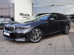 BMW i5 Touring - eDrive40 M Sport / Trekhaak / Comfort Access / Harman Kardon / Adaptieve LED / Parking Ass