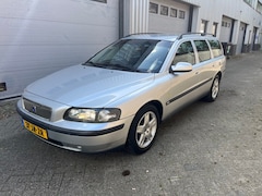 Volvo V70 - 2.4 Comfort Line AUTOMAAT 7P BOEKJES AIRCO