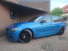 BMW 3-serie Touring - 318i M Sport Shadow Line Trekhaak / Apple Carplay / 19Inch / Navigate / Led Verlichting /