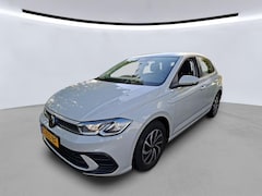 Volkswagen Polo - 1.0 TSI 95pk Life DSG Automaat / Navigatie by APP / LM 15 inch / Parkeersensoren / LED / D
