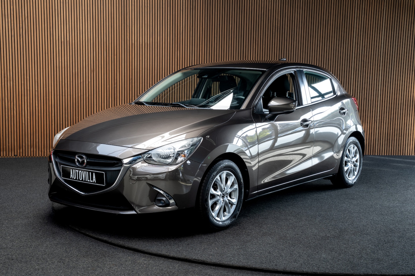 Mazda 2 - 1.5 Skyactiv- G Navi Airco PDC Cruise C. LM velgen Trekhaak - AutoWereld.nl