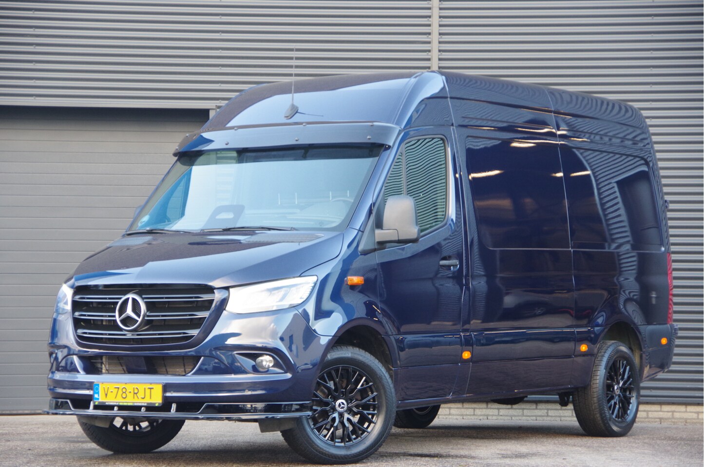 Mercedes-Benz Sprinter - 317 1.9 CDI L2H2 3-ZITS, FACELIFT, AUT. LED, STOELVERWARMING, MBUX 10'', CAMERA, NAVI, CRU - AutoWereld.nl