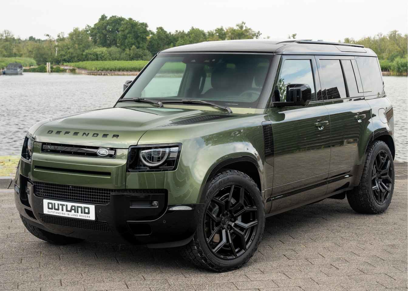 Land Rover Defender 110 - P300e 110 X-Dynamic HSE | Full Options | Urban WX-2R | Incl. Winterbanden | Woolstone Gree - AutoWereld.nl