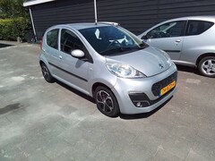 Peugeot 107 - 1.0 Active zeer Airco led. NL auto 84744km .nap
