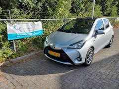 Toyota Yaris - 1.5 Hybrid Premium AUTOMAAT