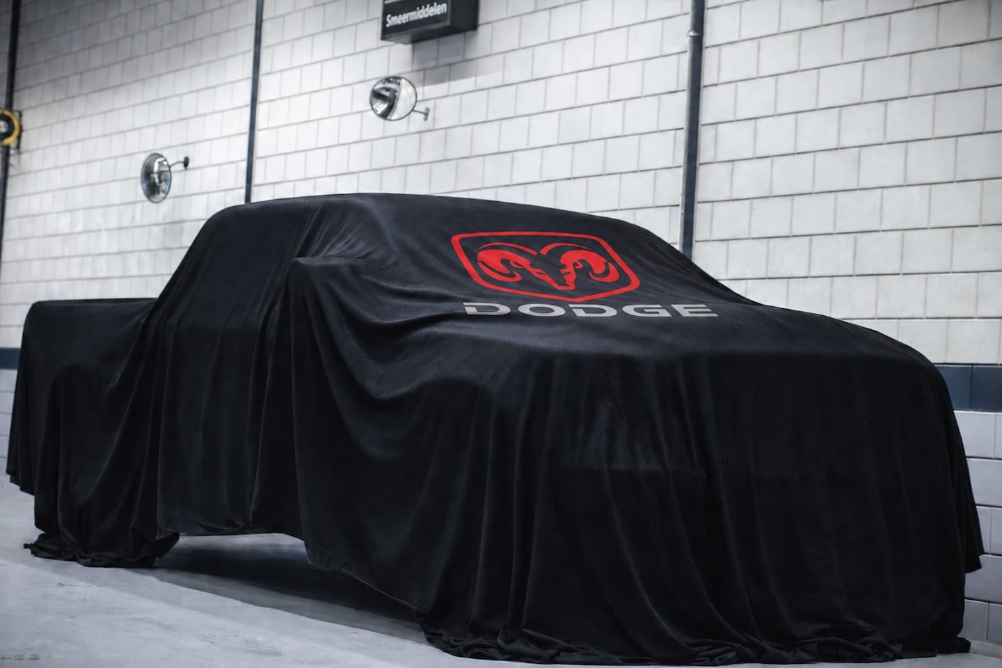 Dodge Ram 1500 - 5.7 V8 4x4 Crew Cab Longhorn 1e Eigenaar - AutoWereld.nl