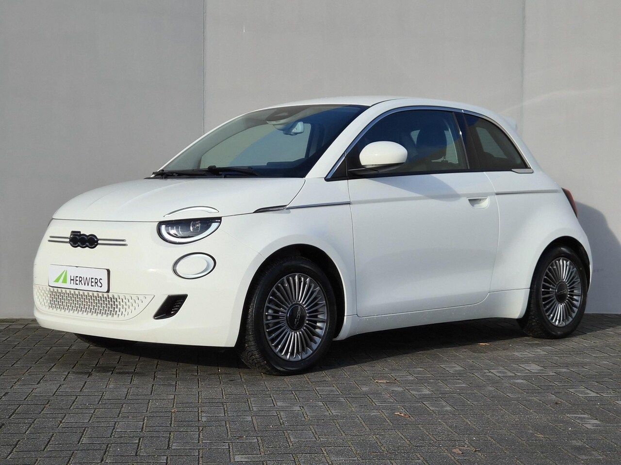 Fiat 500 - Icon 42 kWh / SOH 96% / All season banden / CCS Snellader / Navigatie via Apple Carplay of - AutoWereld.nl