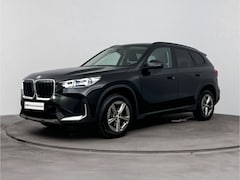 BMW X1 - sDrive20i Automaat / Sportstoelen / Achteruitrijcamera / Comfort Access / Adaptieve LED /