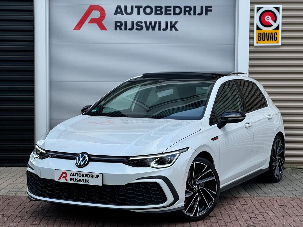 Volkswagen Golf - 2.0 TSI GTI Pano/Camera/Matrix - AutoWereld.nl