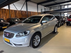 Volvo XC60 - 2.4 D5 momentum trekhaak adaptive cruise winterpakket navi 18 inch