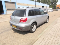 Mitsubishi Outlander - 2.0 Invite plus NAPAirco APK 03/07/2027