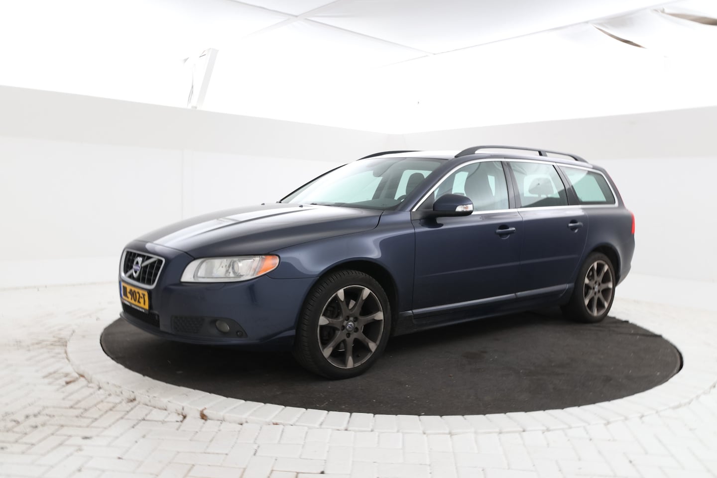 Volvo V70 - 2.0 D3 Summum Automaat, Navigatie - AutoWereld.nl