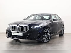 BMW 5-serie - 520i M Sport Automaat / Panoramadak / Bowers & Wilkins / Adaptieve LED / Comfort Access /