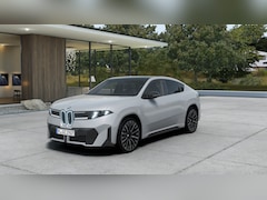 BMW X4 - iX4 50 xDrive M Sport / Trekhaak / Panoramadak / 3D Head-Up / Harman Kardon / Stoelverwarm