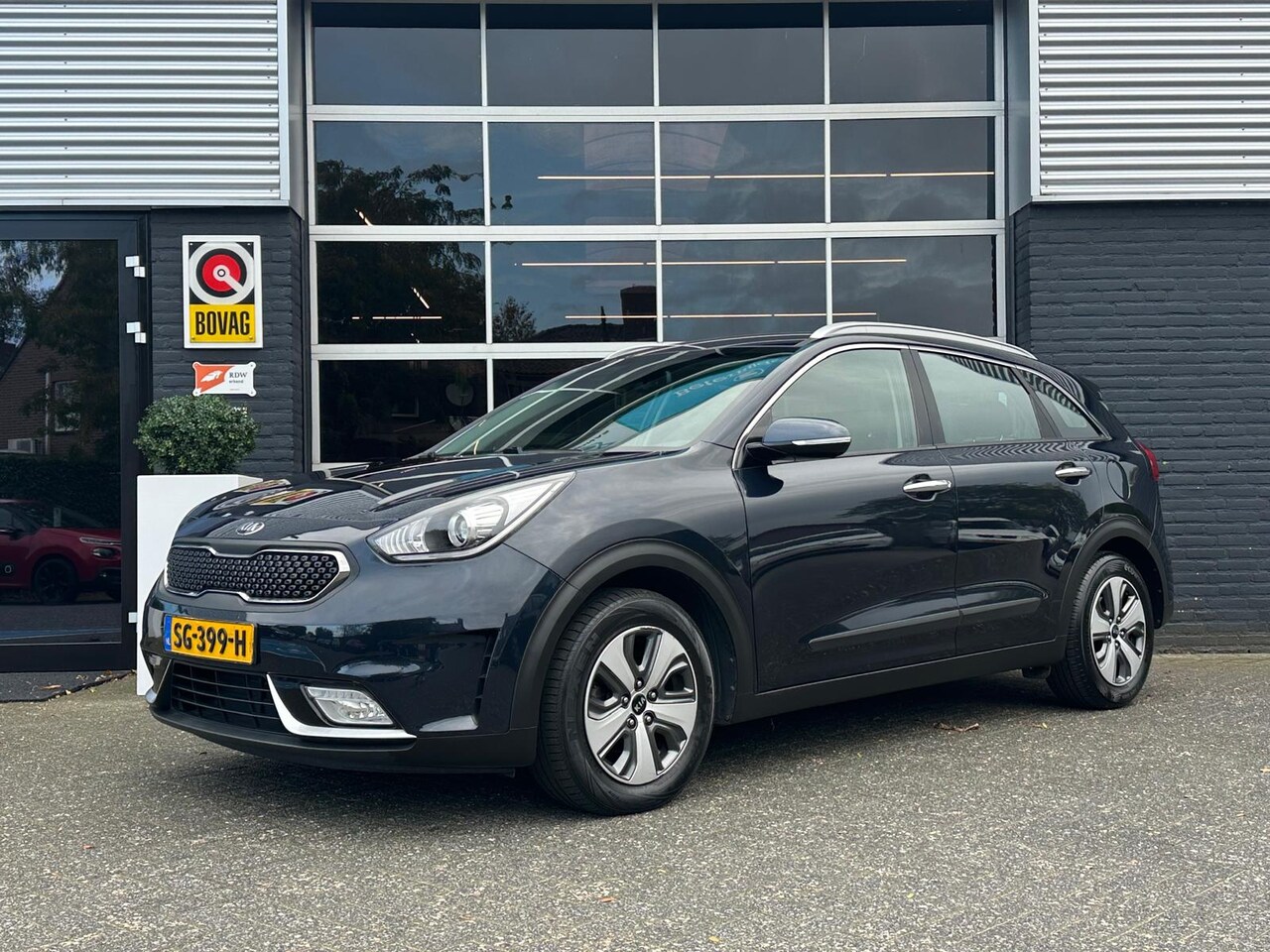 Kia Niro - 1.6 Hybrid DynamicLine, Airco, CarPlay, Camera, Cruise, Trekhaak, Navi, Lane, NAP - AutoWereld.nl