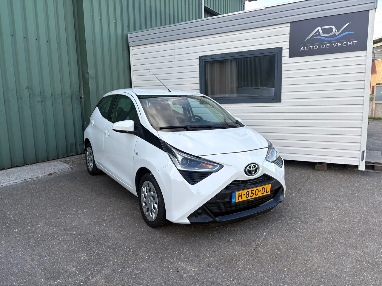 Toyota Aygo - 1.0 VVT-i x-play limited 1E EIGENAAR - ACHTERUITCAMERA - AIRCO - AutoWereld.nl