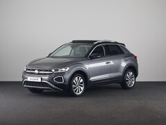 Volkswagen T-Roc - 1.5 TSI Style 150 pk Automaat (DSG) | Navigatie | Panoramadak | Parkeersensoren (Park assi