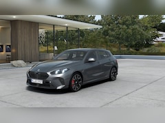 BMW 1-serie - 120 M Sport Automaat / Panoramadak / Sportstoelen / Achteruitrijcamera / M Adaptief onders