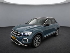 Volkswagen T-Roc - 1.5 TSI Style / Digitaal dashboard / Pano / Navigatie / App connect / Trekhaak / Fabriekga