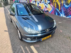 Peugeot 206 - 1.6-16V Griffe vol leer airco Remus uitlaat sport velgen zeer leuke sportieve auto bouwjaa