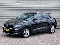 Volkswagen T-Roc - 1.5 TSI Style Business 150pk|Trekhaak|Navigatie|Adaptive Cruise|Climate Control|PDC V+A