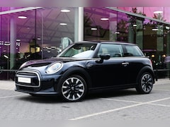 MINI Cooper - Hatchback Camden Automaat / Sportstoelen / LED / Navigatie / Parking Assistant / Cruise co