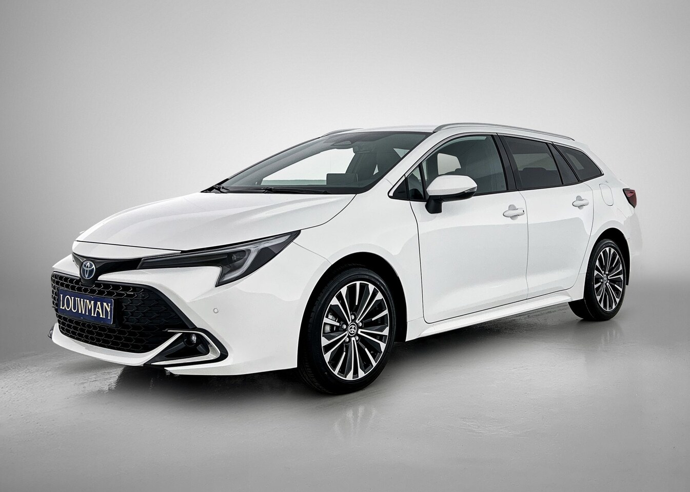 Toyota Corolla Touring Sports - Hybrid 140 Dynamic | BTW voertuig | Navigatie | Stoelverwarming | Parkeersensoren voor+ach - AutoWereld.nl