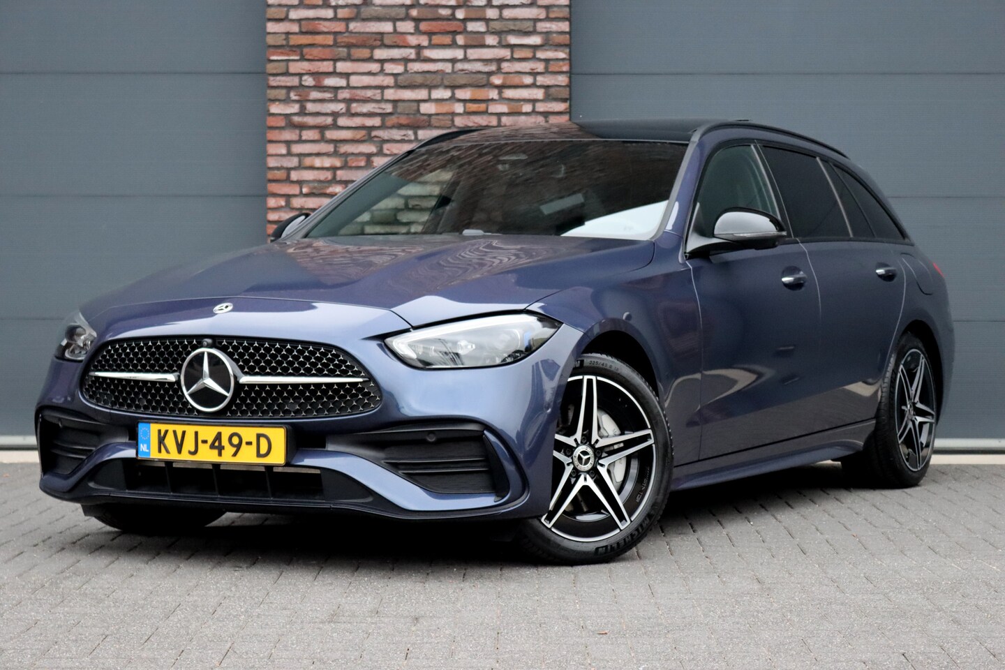 Mercedes-Benz C-klasse Estate - 300 e AMG Line Premium | Panoramadak | Memory | Distronic | Surround Camera | Trekhaak | D - AutoWereld.nl