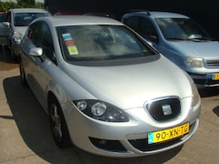 SEAT Leon Sportstourer - 1.6 Sportstyle st bekr navi airco elek pak nap apk