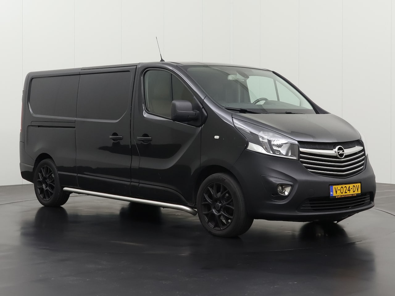 Opel Vivaro - 1.6CDTI 145PK Lang | Euro 6 | Navigatie | 3-Zits | Camera | Leder | Trekhaak - AutoWereld.nl