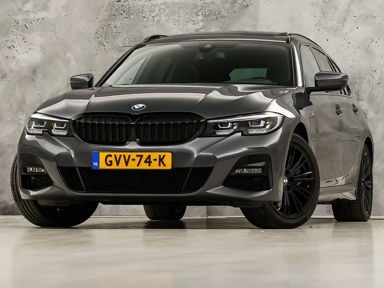 BMW 3-serie Touring - 330e M Sport High Executive 292Pk Automaat (PANORAMADAK, M PAKKET, APPLE CARPLAY, CAMERA, - AutoWereld.nl