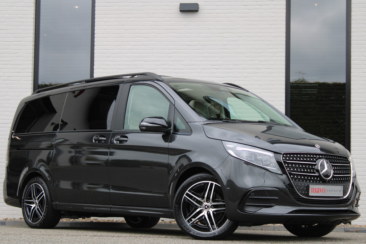 Mercedes-Benz V-klasse - 300d / AMG / 4-Matic / Luchtv / Panorama / Elec Stoel / 7-pers / Burmester / Vol Opties / - AutoWereld.nl