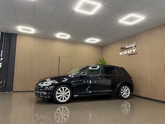 Volkswagen Golf - 1.6 TDI Comfortline Business * Automaat / Navigatie / Cruise control / LM Velgen / NL Auto