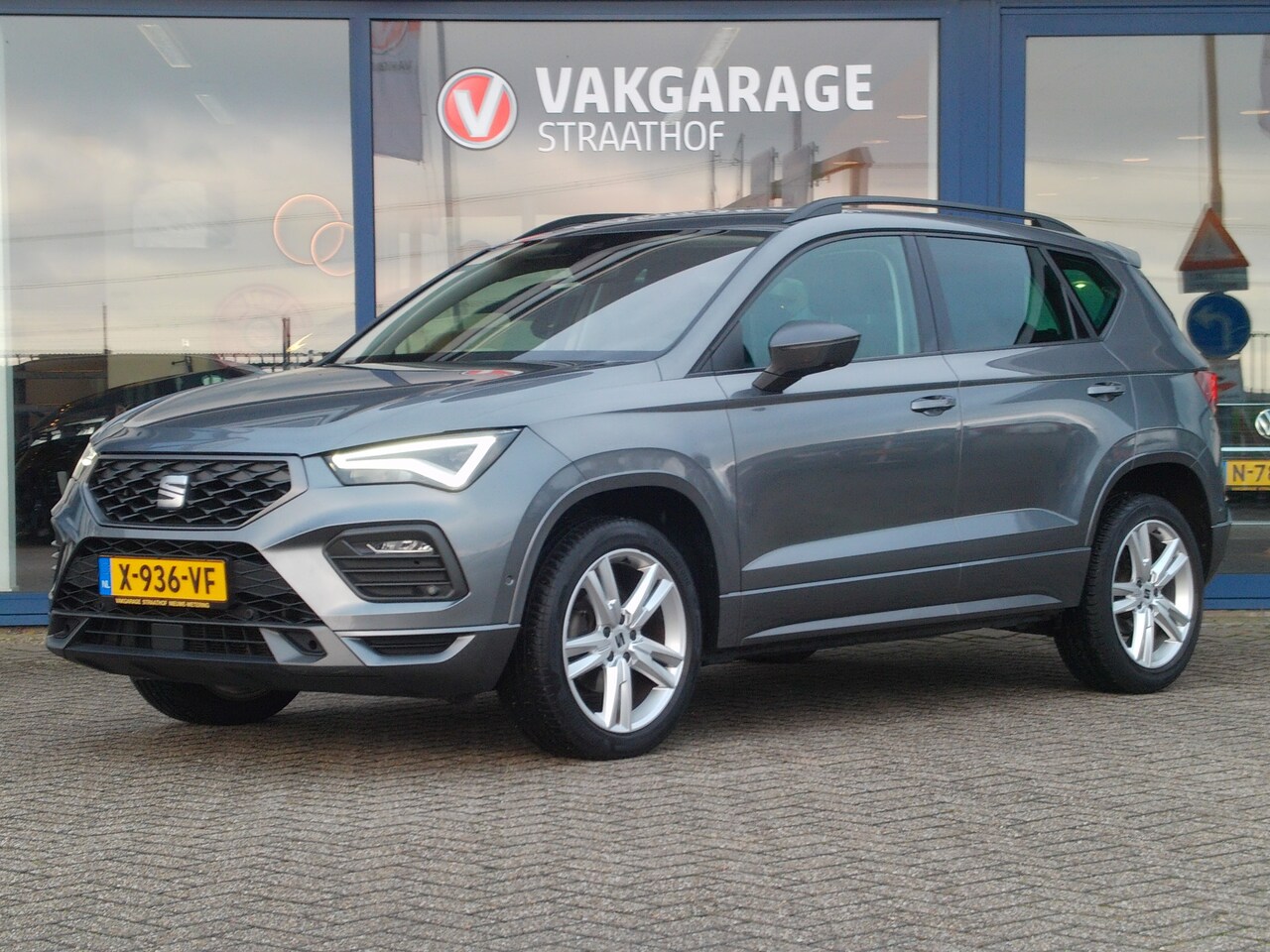 SEAT Ateca - 1.5 TSI FR Business Intense 1.5 TSI FR Business Intense, Aut. / Virtual Cockpit / Stoel + stuurverwarming / Carplay + - AutoWereld.nl