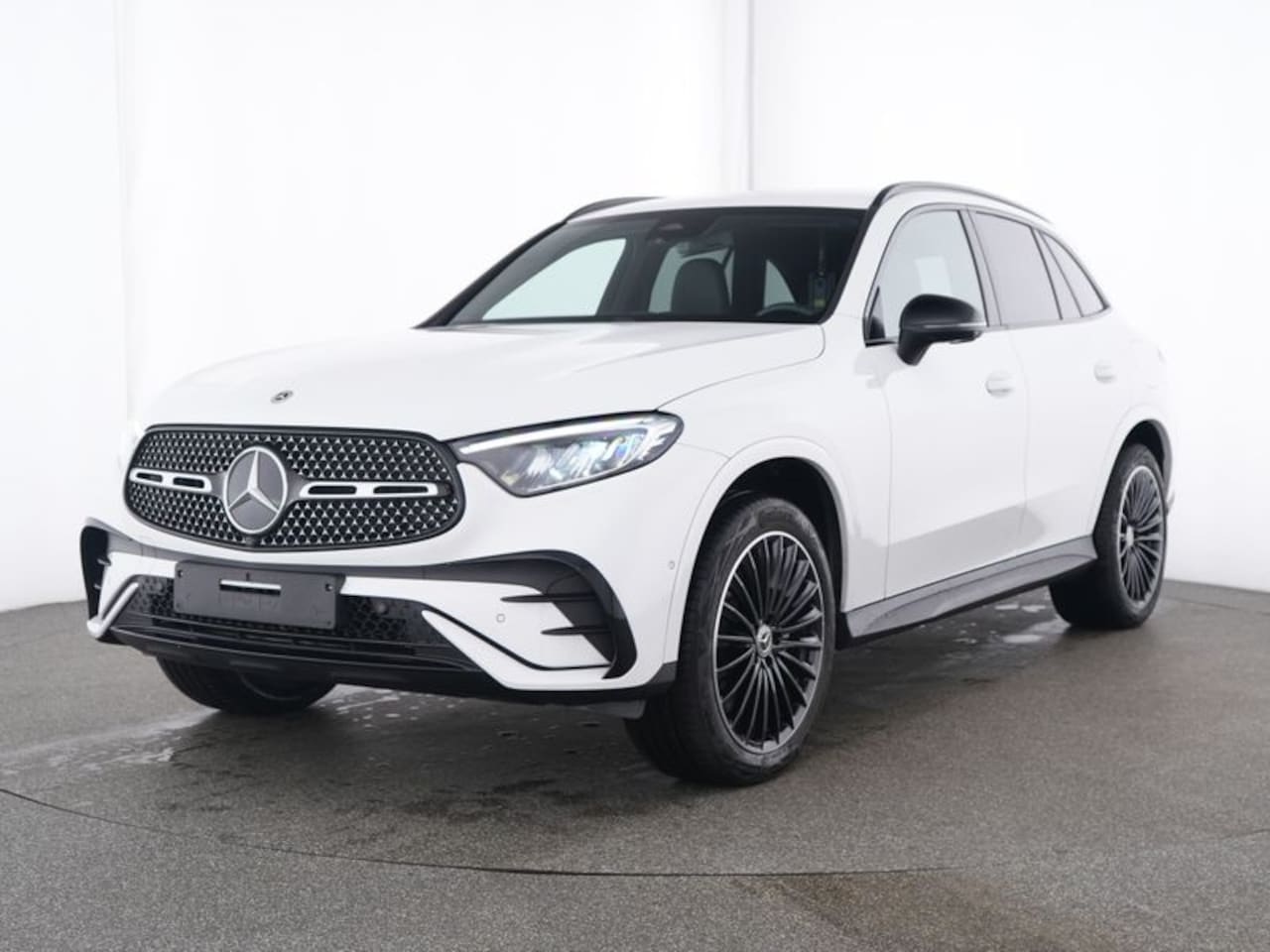 Mercedes-Benz GLC-klasse - 300 e 4MATIC AMG Plug-In Hybride AMG-Line | Night Pakket | Trekhaak | Distronic | AC en DC - AutoWereld.nl