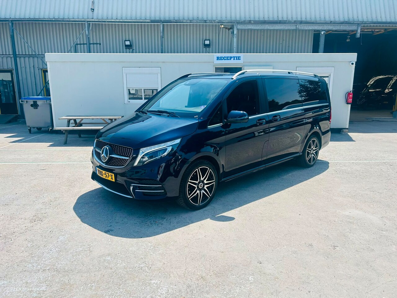 Mercedes-Benz V-klasse - 300d Lang DC amg 239 pk - AutoWereld.nl