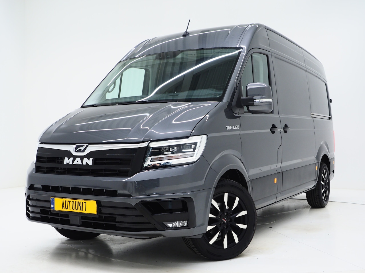 MAN TGE - 35 2.0 180PK L3H2 | Beklede Laadruimte | Gev. Stoel | Carplay | Camera | Trekhaak - AutoWereld.nl
