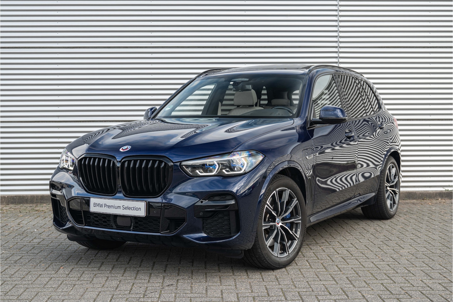 BMW X5 - xDrive45e High Executive M Sport Automaat / Panoramadak / Trekhaak / Comfortstoelen / Stoe - AutoWereld.nl